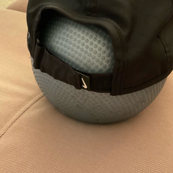 Nike black baseball hat - Picture 4 of 8